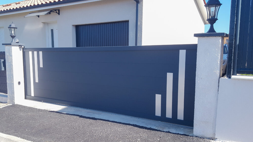 portail gris moderne de la maison portail en aluminium pour porte extérieure dans maison de banlieue